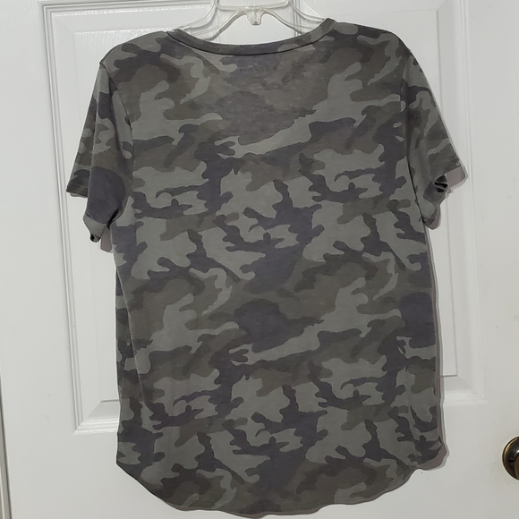 American Eagle Outfitters Camo V Neck Tee - Picture 3 of 6